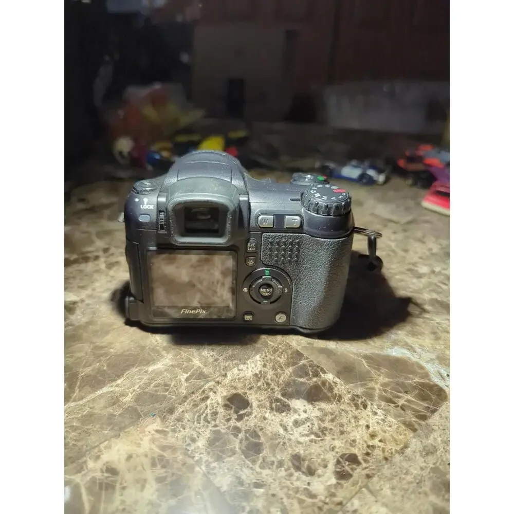 Fujifilm FinePix S Series S5200 5.1MP 10x Opt, w/1.5x teleconversion lens